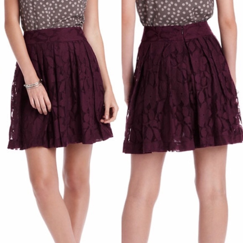 Fall Sale 🍁 Plum Loft Lace Skirt